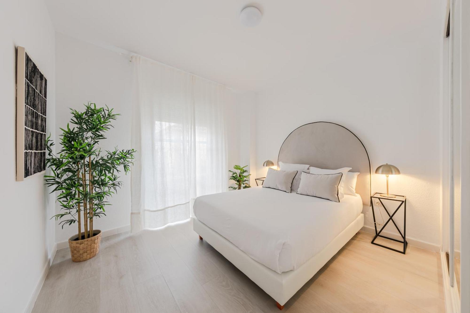 Isg Apartments Becquer Free Parking Inside The Building Sevilha Exterior foto